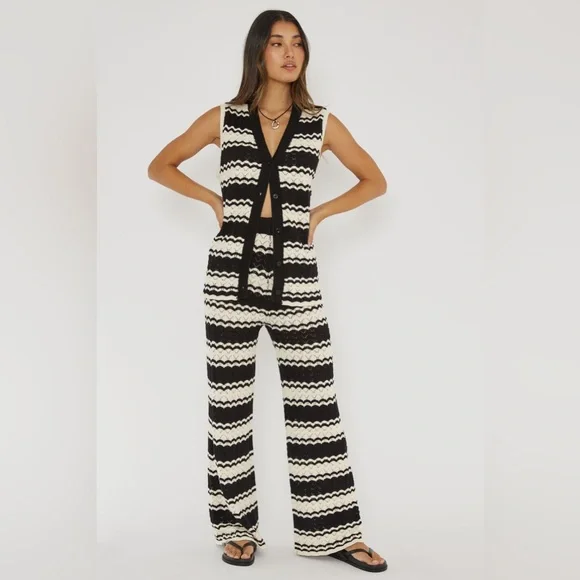 Elastic Waist Crochet Set Black/White - Picture 2 of 10